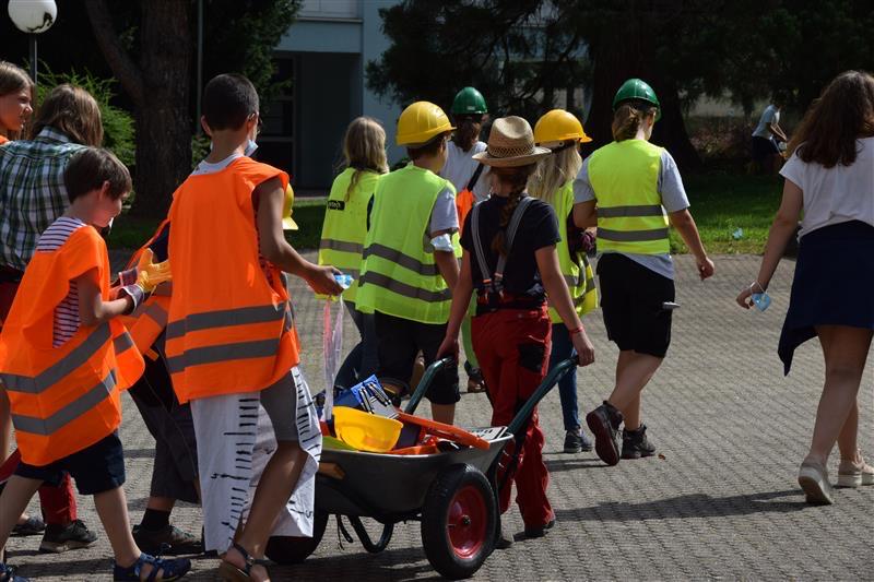 An die Schaufeln, fertig, los!