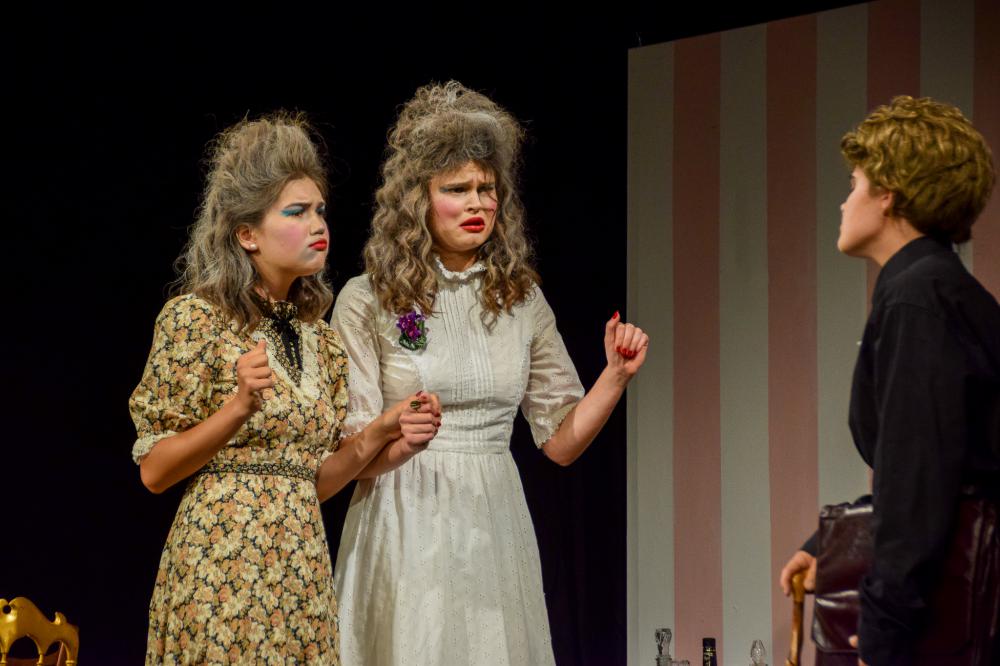 Arsen und Spitzenhäubchen