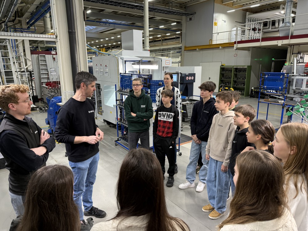 Drehen und Fräsen in höchster Präzision Drehen und Fräsen in höchster Präzision