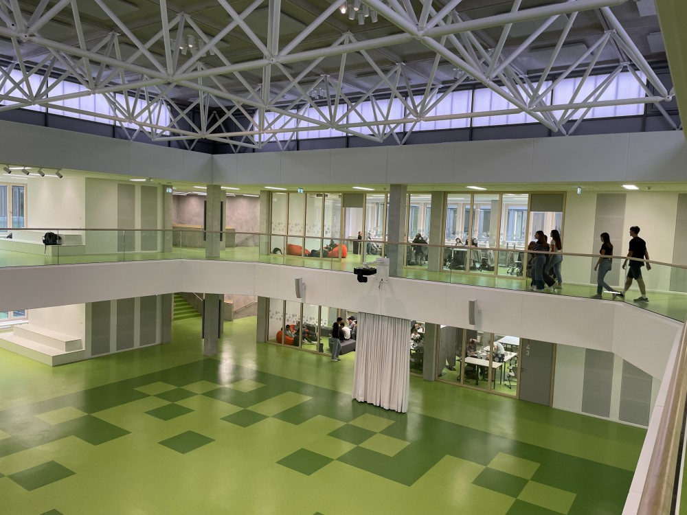 Einzug ins neue Schulhaus 11 Einzug ins neue Schulhaus 11