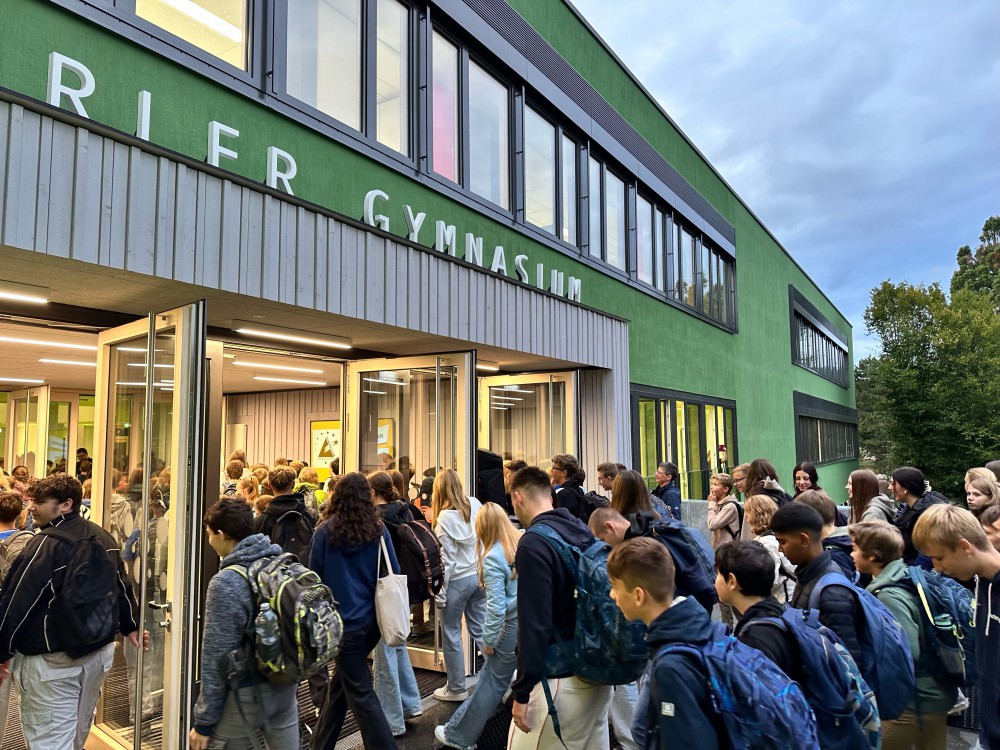 Einzug ins neue Schulhaus Einzug ins neue Schulhaus