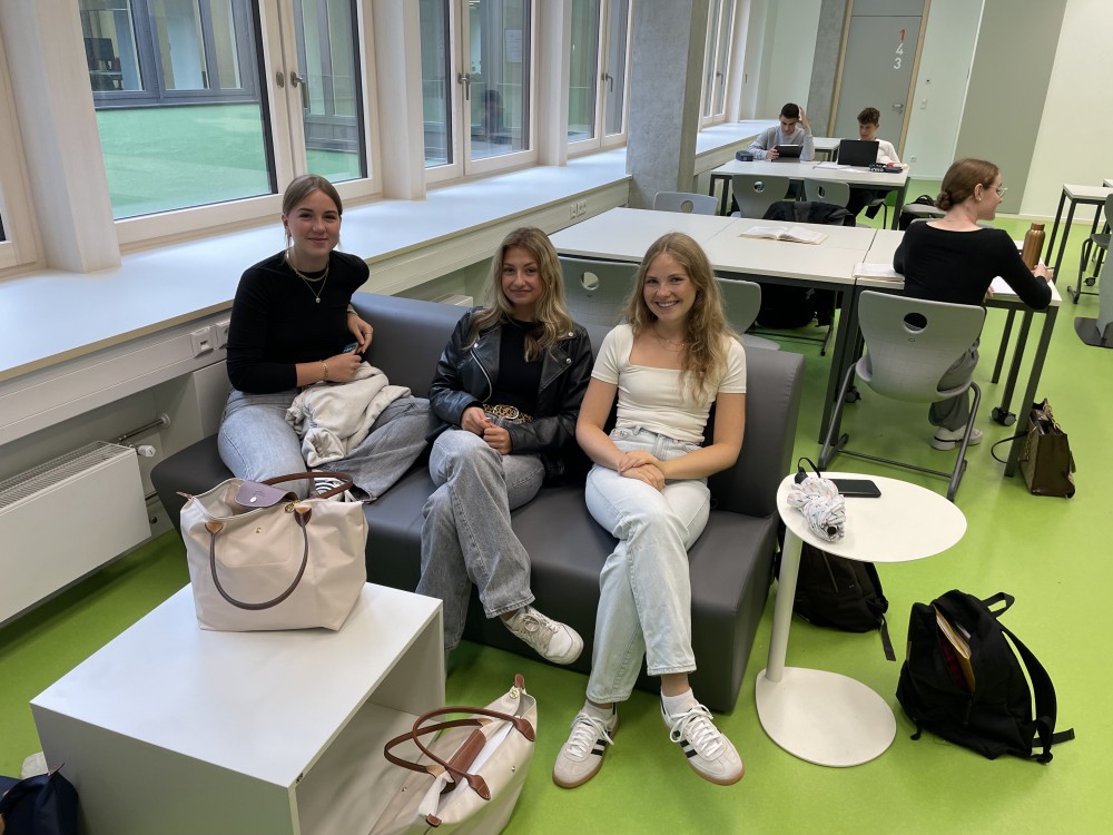 Einzug ins neue Schulhaus 6 Einzug ins neue Schulhaus 6