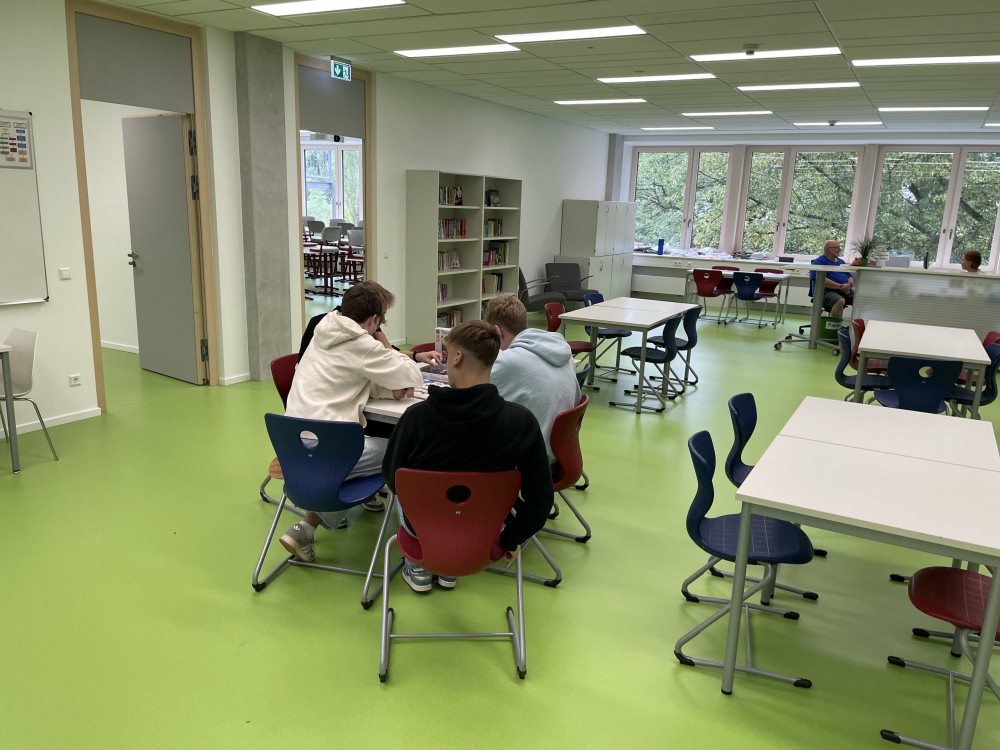 Einzug ins neue Schulhaus 8 Einzug ins neue Schulhaus 8