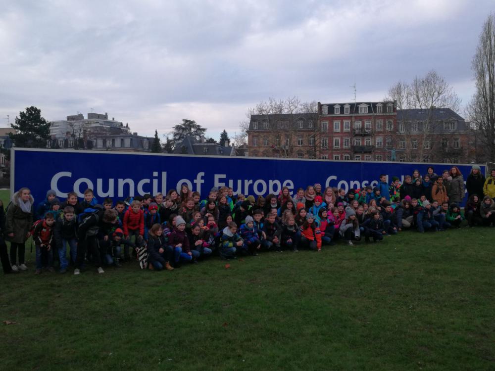 Fünfte Klassen des HFG zu Besuch beim Europarat in Straßburg