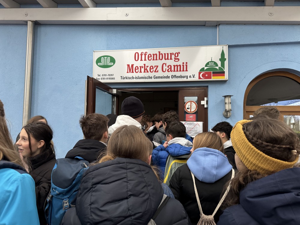 Jahrgangsstufe 8 besucht Moschee in Offenburg 6 Jahrgangsstufe 8 besucht Moschee in Offenburg 6