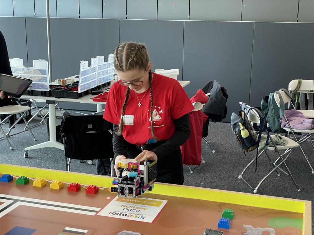Robotikteams auch bei WRO erfolgreich