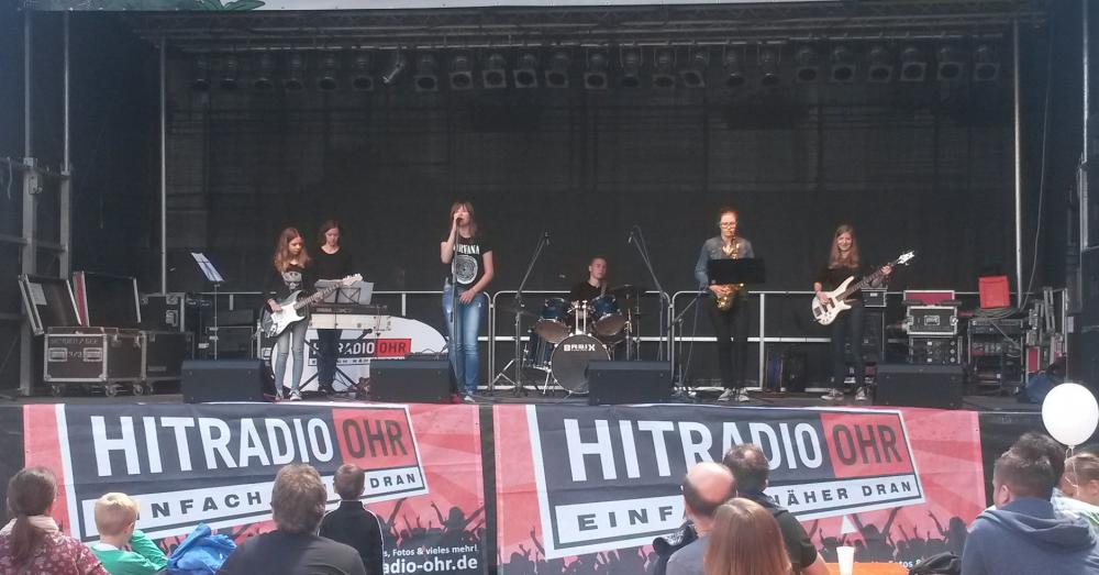 Rockband "Noiseblocker" überzeugt bei Auftritt beim Oberkircher Kindertag 2016