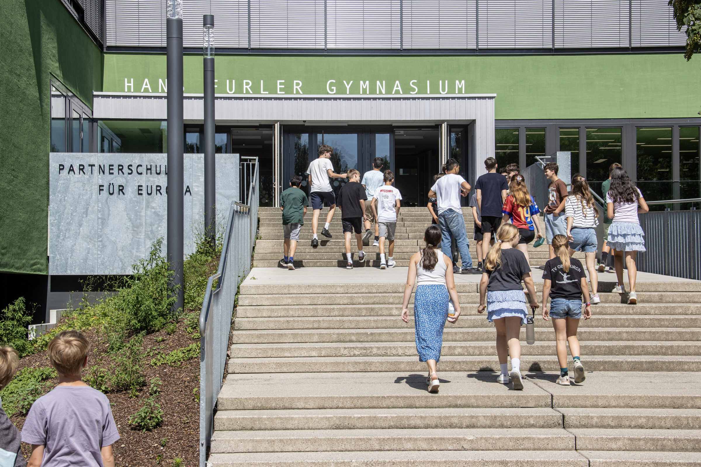 schueler_pause_hinein1