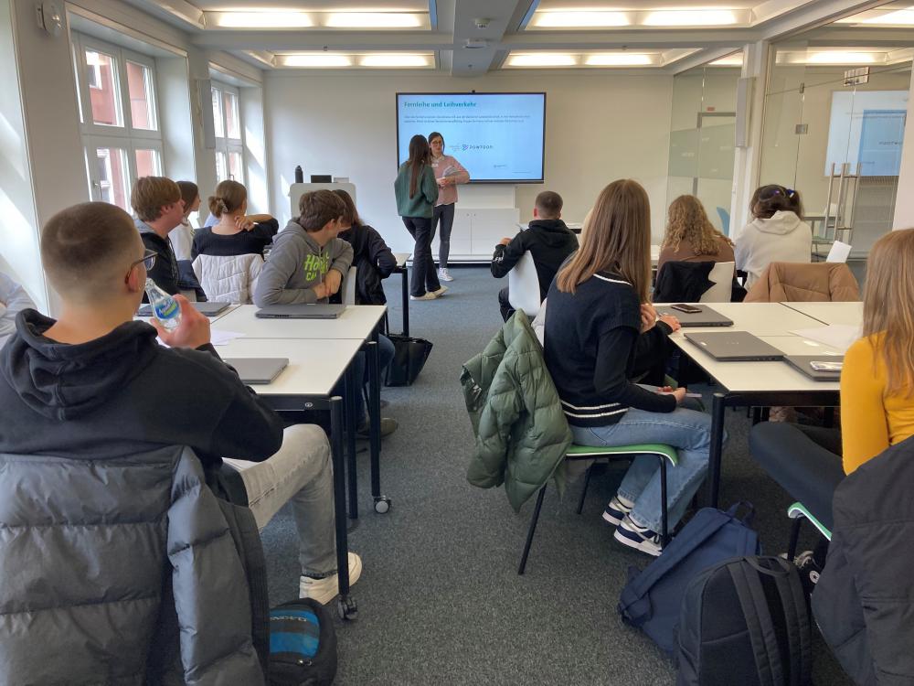 Seminarkurs besucht Landesbibliothek