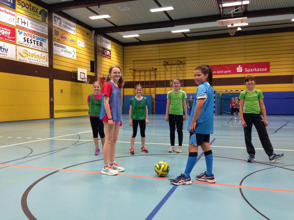 Sextanerinnen am Ball