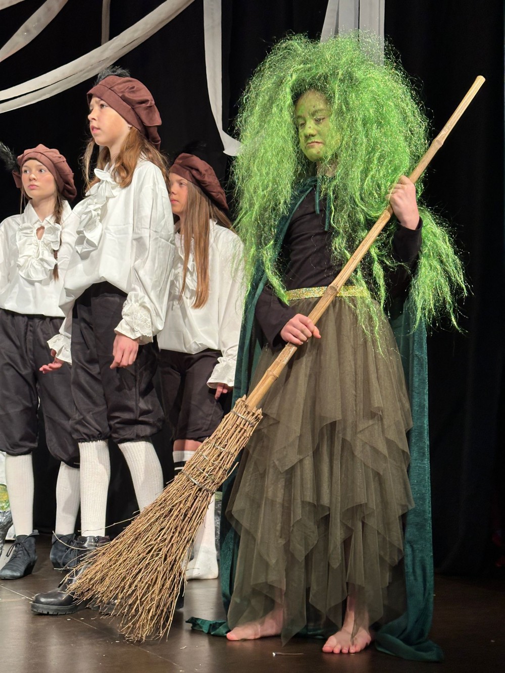 Theaterwerkstatt I und Big Band spielen sechs Mal vor vollem Haus 3 Theaterwerkstatt I und Big Band spielen sechs Mal vor vollem Haus 3