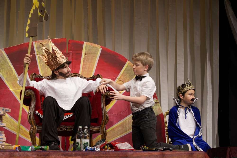 Theaterwerkstatt I und Big Band spielen sechs Mal vor vollem Haus 5 Theaterwerkstatt I und Big Band spielen sechs Mal vor vollem Haus 5