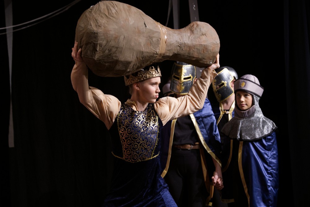 Theaterwerkstatt I und Big Band spielen sechs Mal vor vollem Haus 6 Theaterwerkstatt I und Big Band spielen sechs Mal vor vollem Haus 6